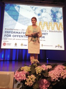 Anna-Karin Hatt pratar på på konferensen Informationssäkerhet för offentlig sektor 