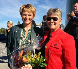 Anna-Karin Hatt tillsammans med förra Centerpartiledaren Maud Olofsson som har följt projektet sedan det startade