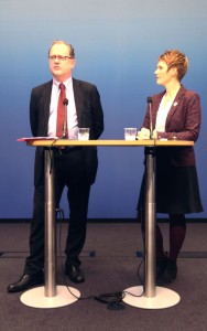 It- och energiminister Anna-Karin Hatt och regeringens utredare Erik Wennerström, GD för BRÅ.